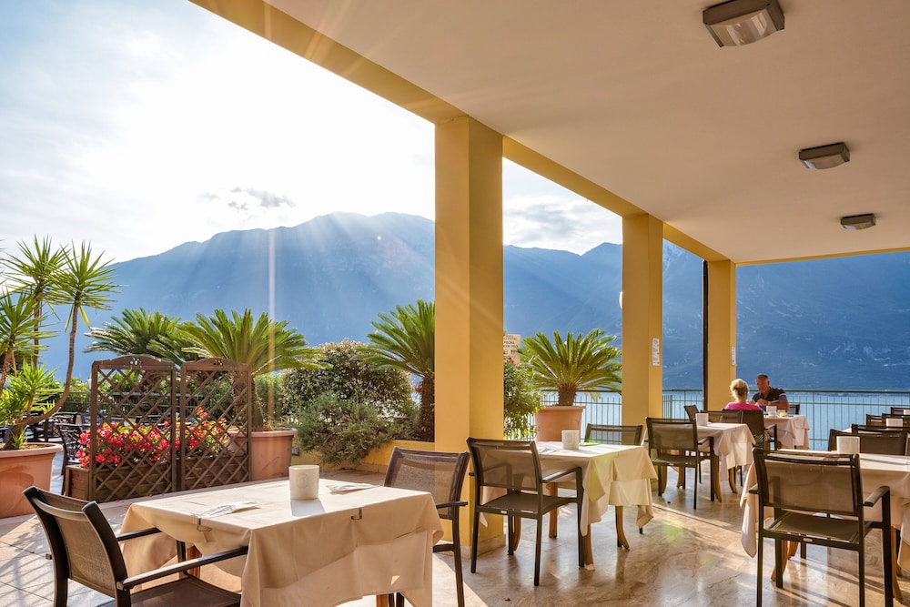 Hotel San Pietro — Restaurant & bars in Limone sul Garda, Lombardy