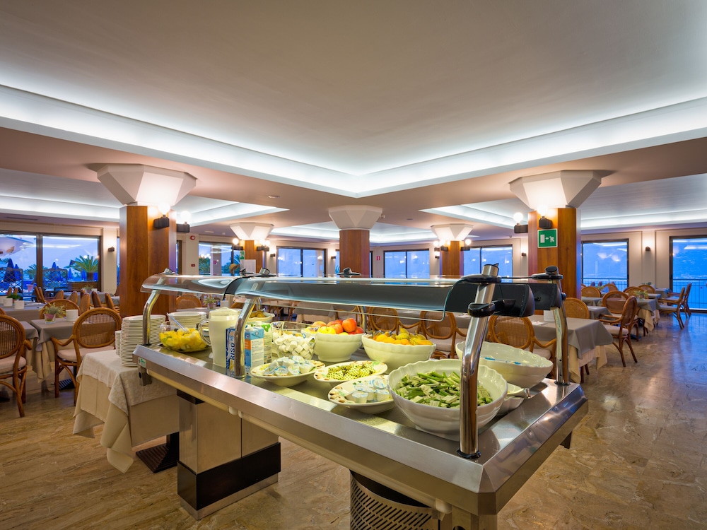 Hotel San Pietro — Restaurant & bars in Limone sul Garda, Lombardy