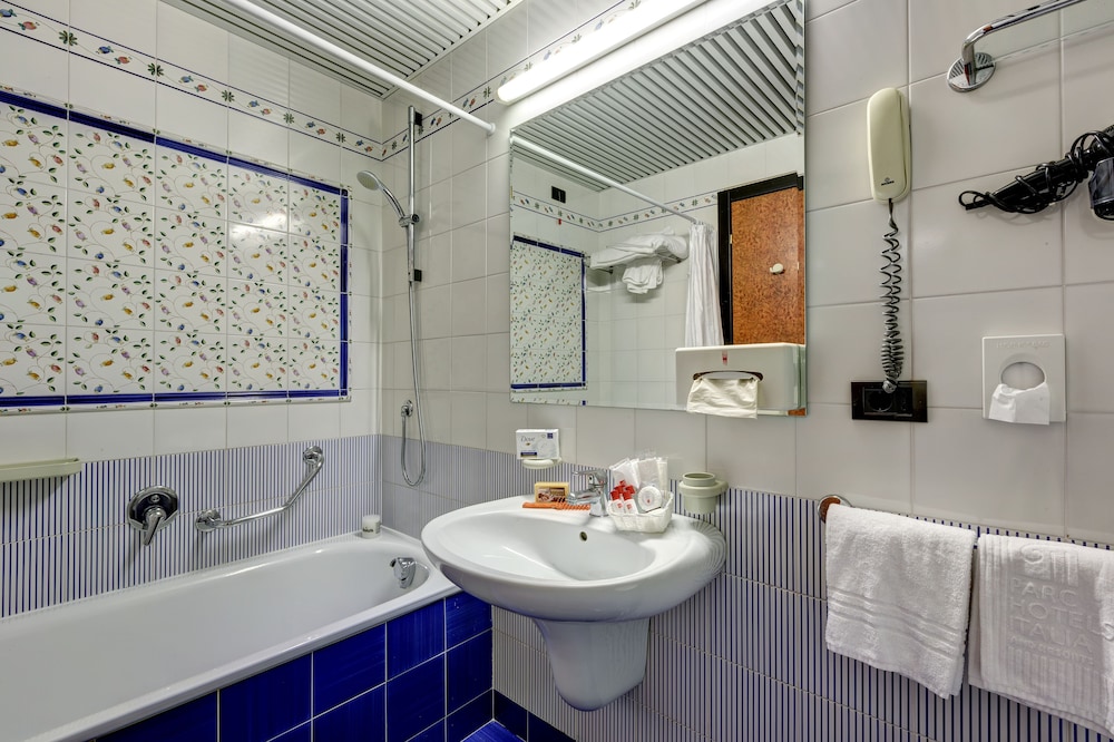 Hotel San Pietro — Hotel rooms in Limone sul Garda, Lombardy