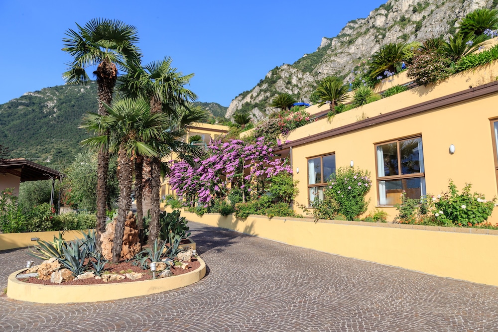 Hotel San Pietro — Hotel building in Limone sul Garda, Lombardy