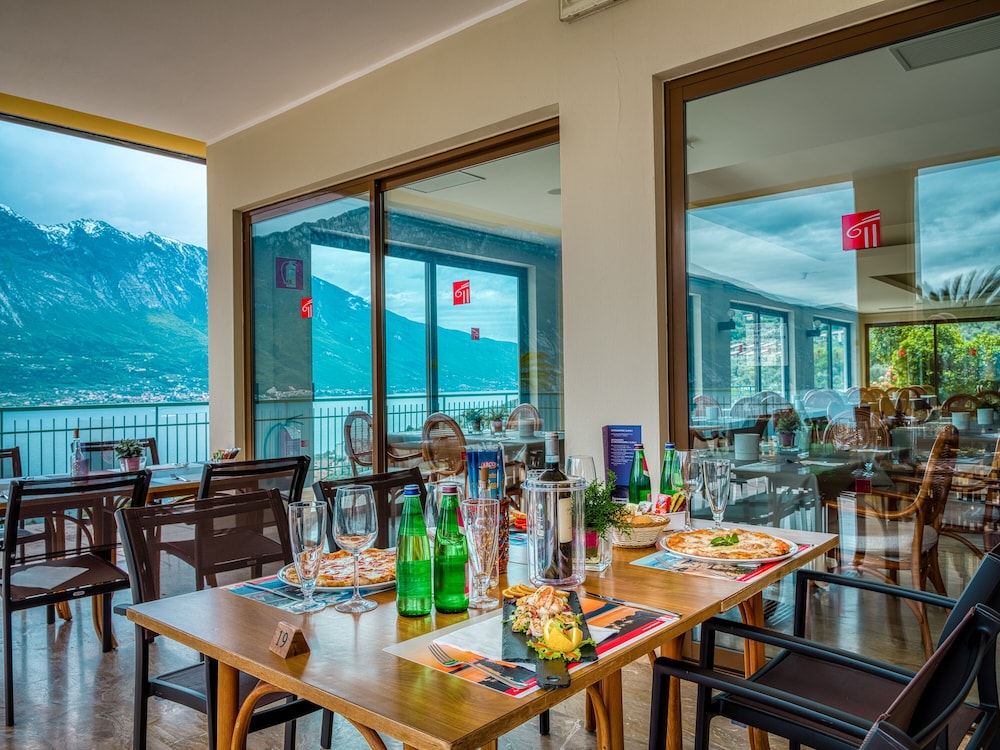 Hotel San Pietro — Restaurant & bars in Limone sul Garda, Lombardy