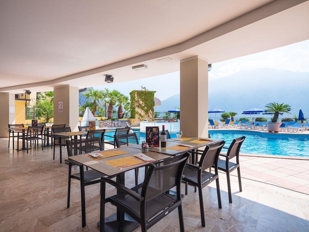 Hotel San Pietro — Restaurant & bars in Limone sul Garda, Lombardy