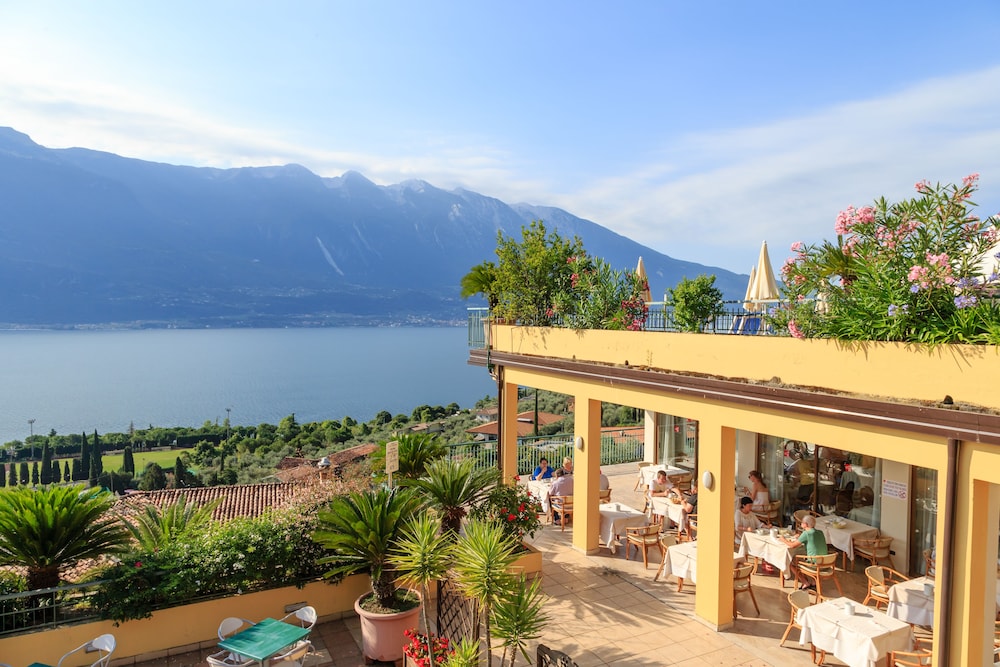 Hotel San Pietro — Restaurant & bars in Limone sul Garda, Lombardy
