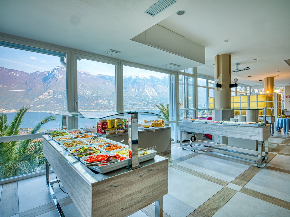 Hotel San Pietro — Restaurant & bars in Limone sul Garda, Lombardy