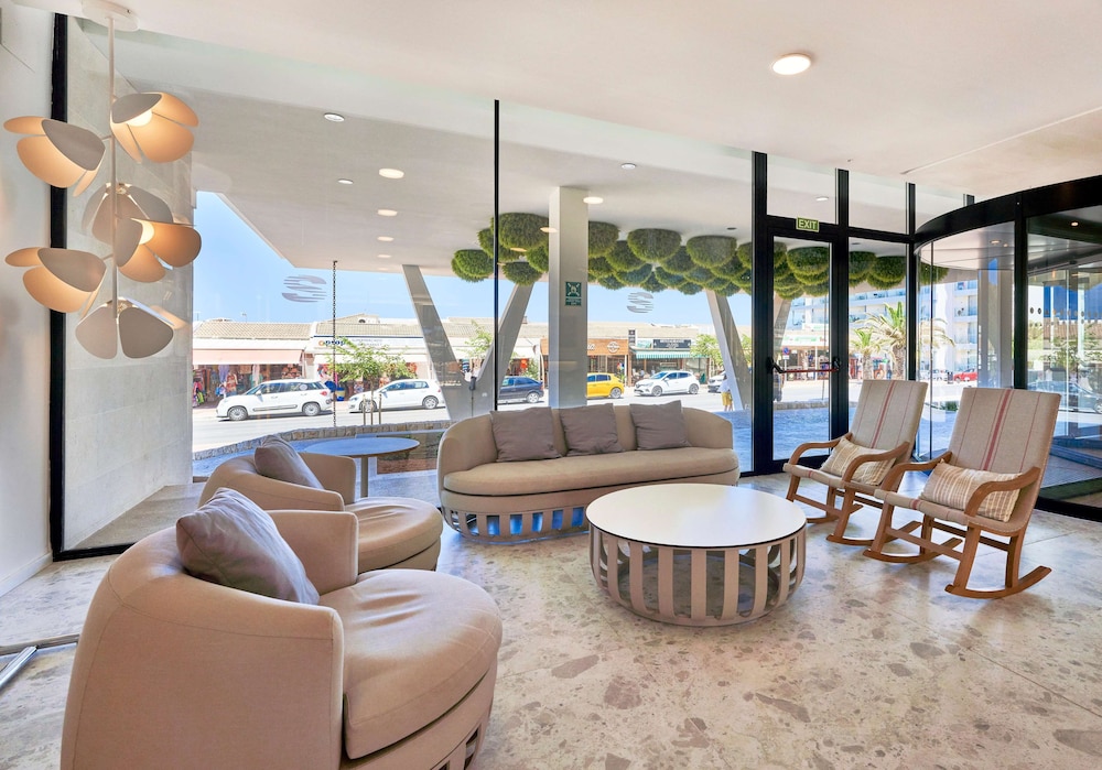 Hotel & Spa S'entrador Playa — Hotel building in Cala Ratjada, Balearic Islands
