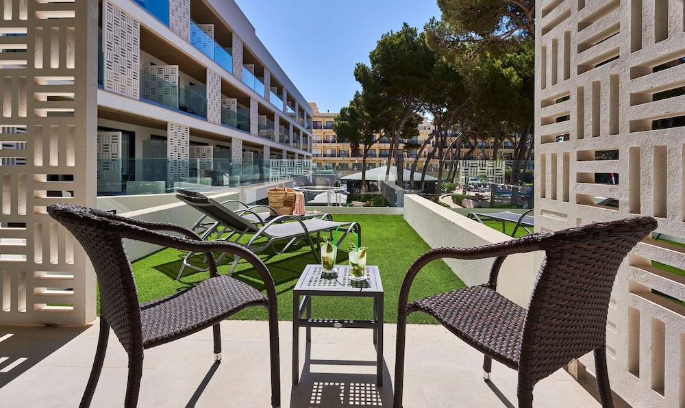 Hotel & Spa S'entrador Playa — Hotel building in Cala Ratjada, Balearic Islands