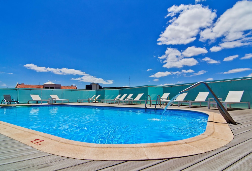 SANA Reno Hotel — Swimming pool in Lisbon, Lisboa