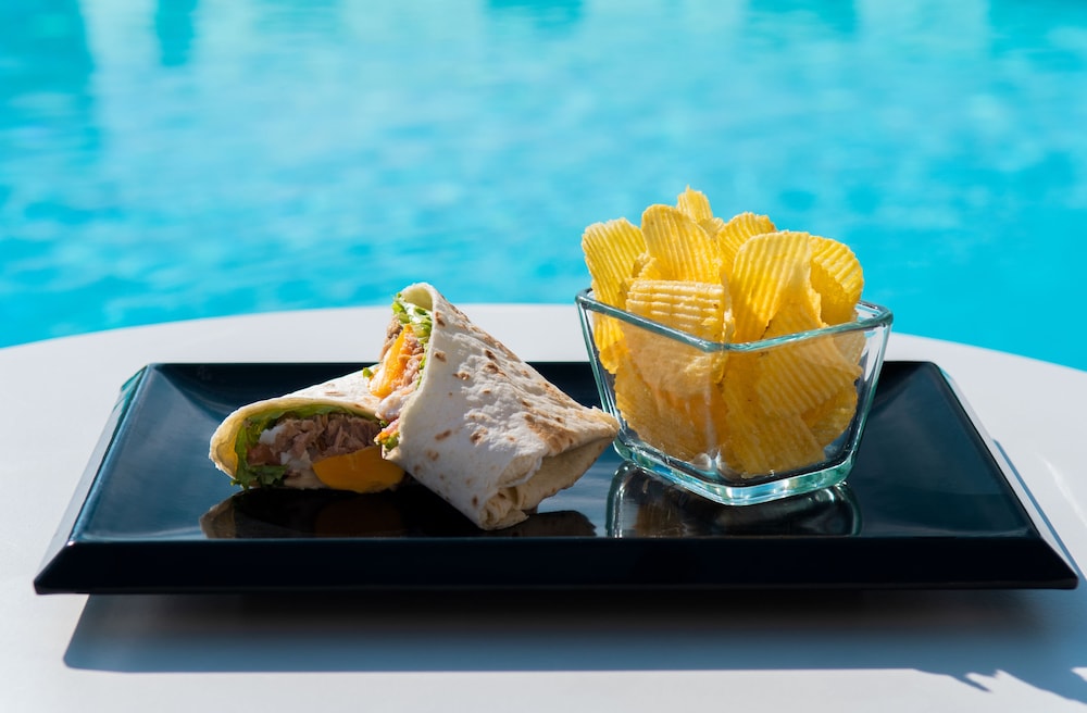 SANA Reno Hotel — Swimming pool in Lisbon, Lisboa