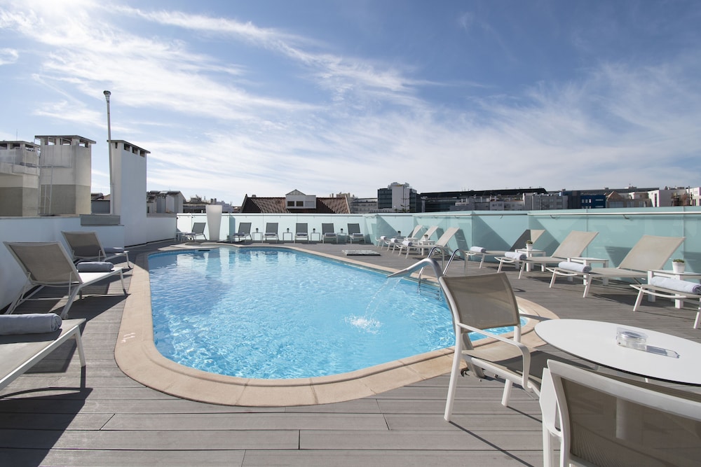 SANA Reno Hotel — Swimming pool in Lisbon, Lisboa