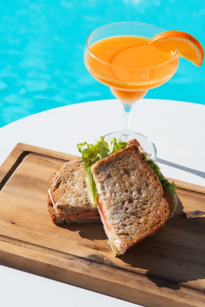 SANA Reno Hotel — Swimming pool in Lisbon, Lisboa
