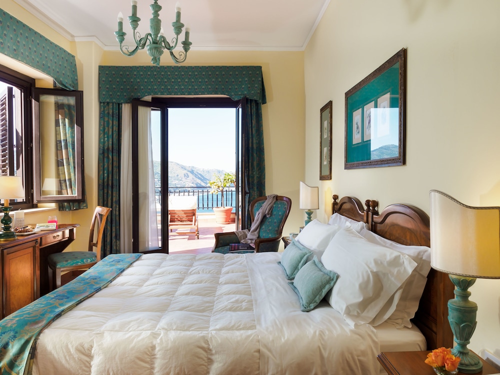 Hotel Sirius — Hotel rooms in Taormina, Sicily