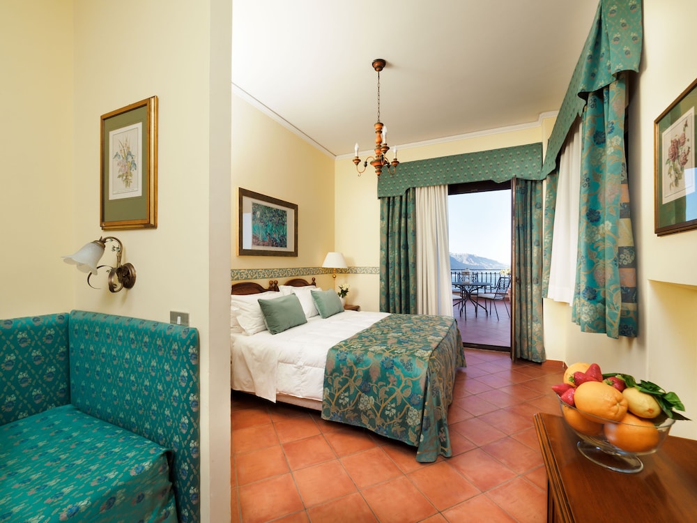 Hotel Sirius — Hotel rooms in Taormina, Sicily