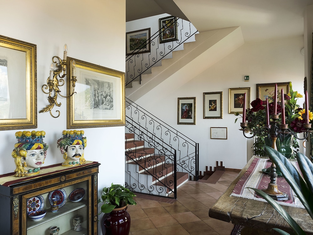 Hotel Sirius — Hotel building in Taormina, Sicily