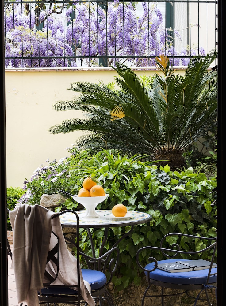 Hotel Sirius — Hotel building in Taormina, Sicily