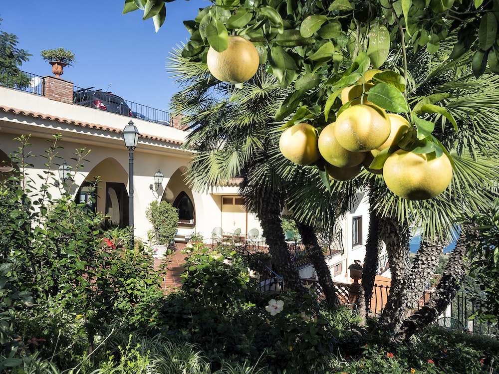 Hotel Sirius — Hotel building in Taormina, Sicily