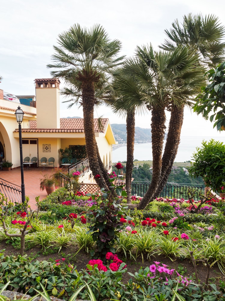 Hotel Sirius — Hotel building in Taormina, Sicily
