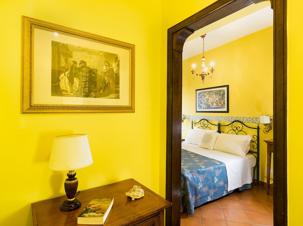 Hotel Sirius — Hotel rooms in Taormina, Sicily