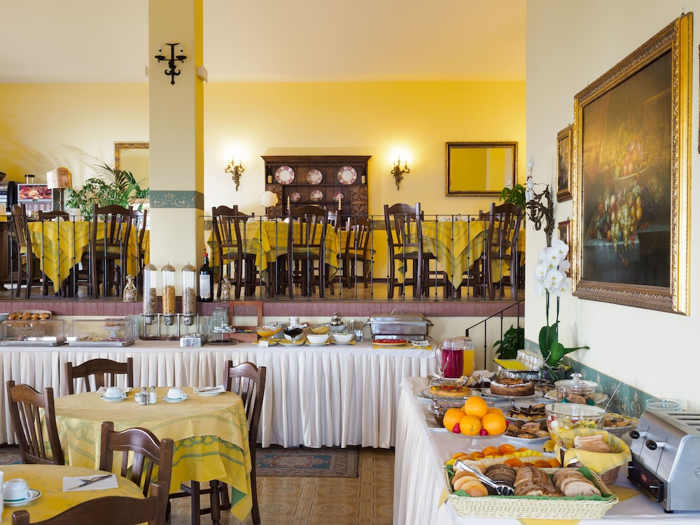 Hotel Sirius — Restaurant & bars in Taormina, Sicily