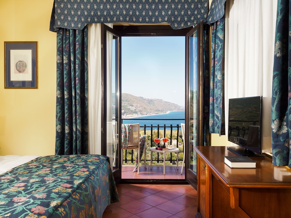 Hotel Sirius — Hotel rooms in Taormina, Sicily