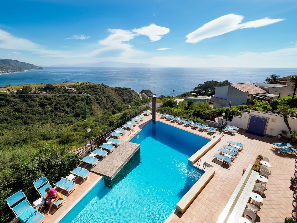 Hotel Sirius — Swimming pool in Taormina, Sicily