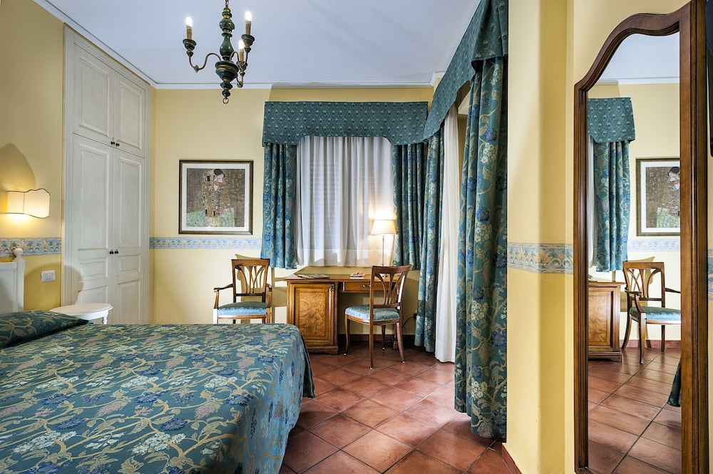 Hotel Sirius — Hotel rooms in Taormina, Sicily