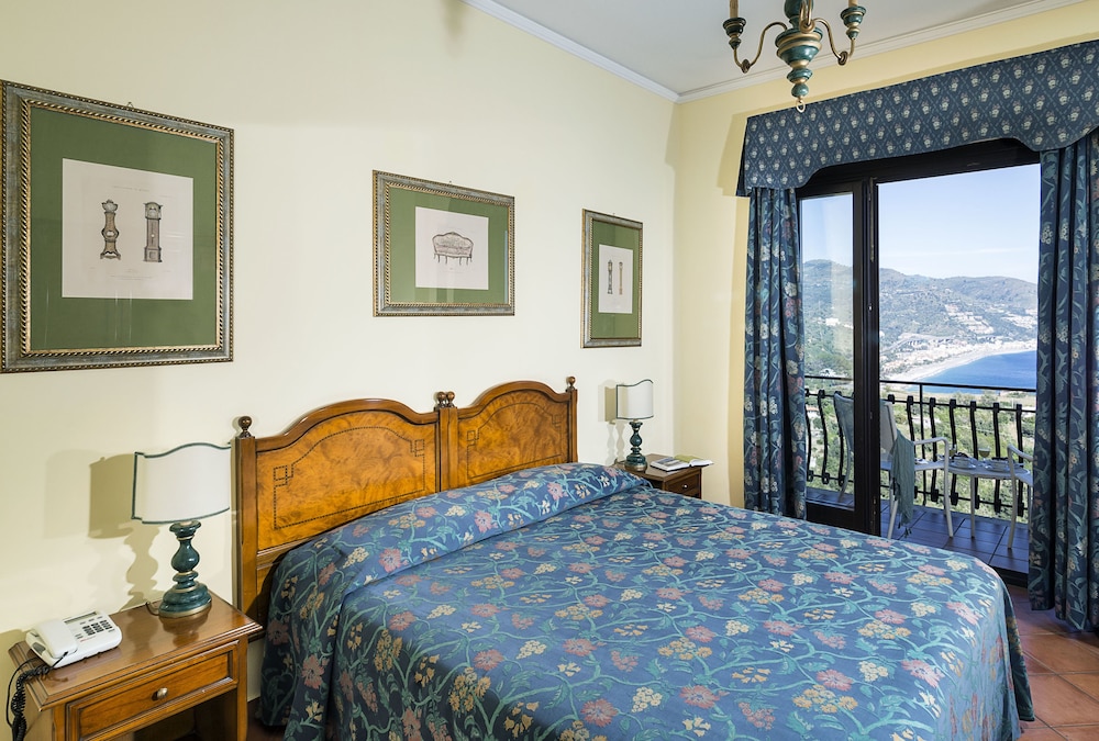 Hotel Sirius — Hotel rooms in Taormina, Sicily