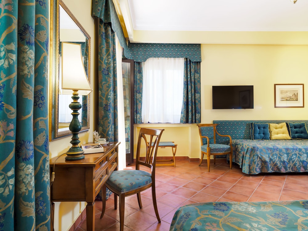 Hotel Sirius — Hotel rooms in Taormina, Sicily