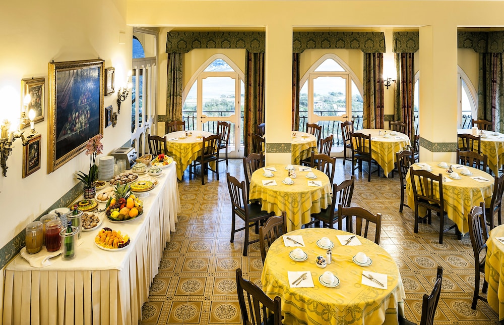 Hotel Sirius — Restaurant & bars in Taormina, Sicily