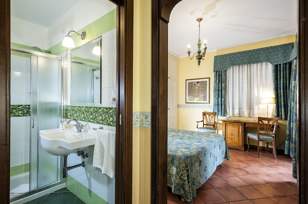 Hotel Sirius — Hotel rooms in Taormina, Sicily