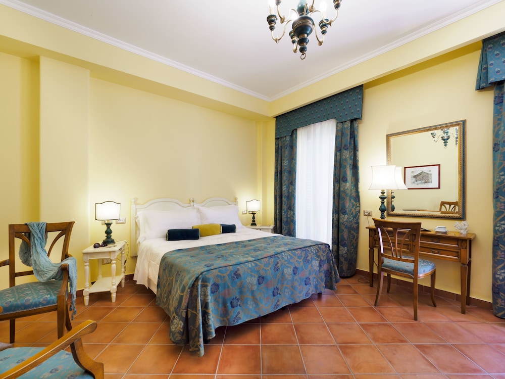 Hotel Sirius — Hotel rooms in Taormina, Sicily