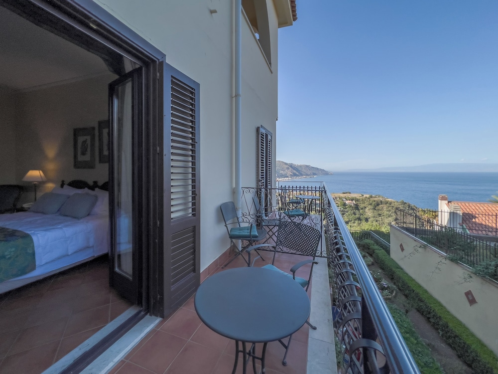 Hotel Sirius — Hotel rooms in Taormina, Sicily