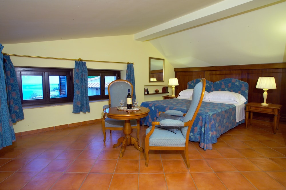 Hotel Sirius — Hotel rooms in Taormina, Sicily