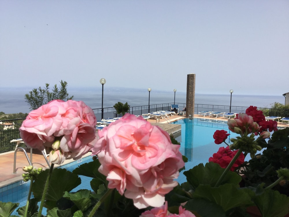 Hotel Sirius — Swimming pool in Taormina, Sicily