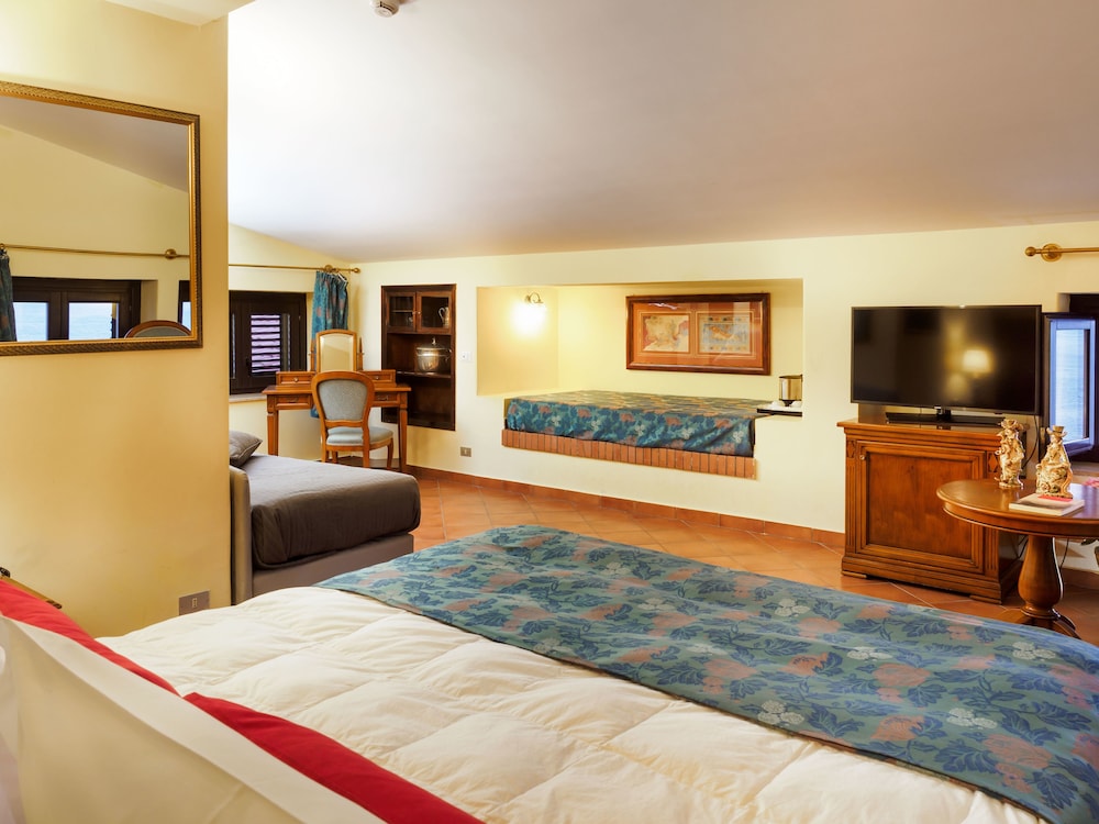 Hotel Sirius — Hotel rooms in Taormina, Sicily