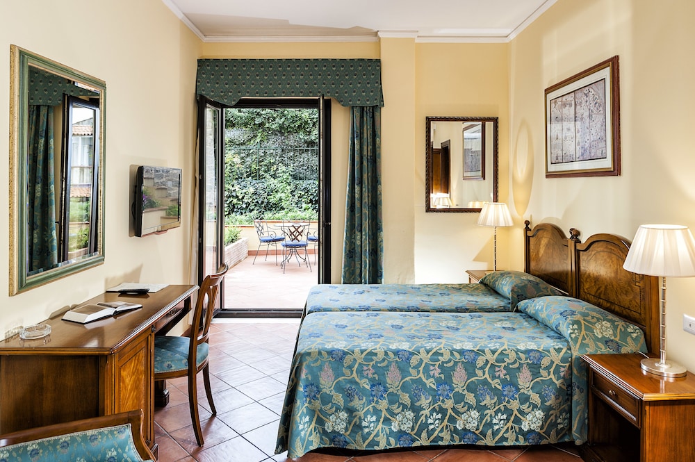 Hotel Sirius — Hotel rooms in Taormina, Sicily