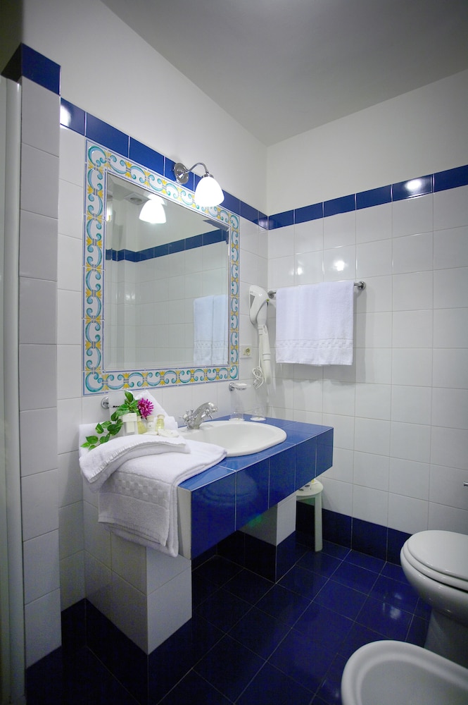 Hotel Sirius — Hotel rooms in Taormina, Sicily