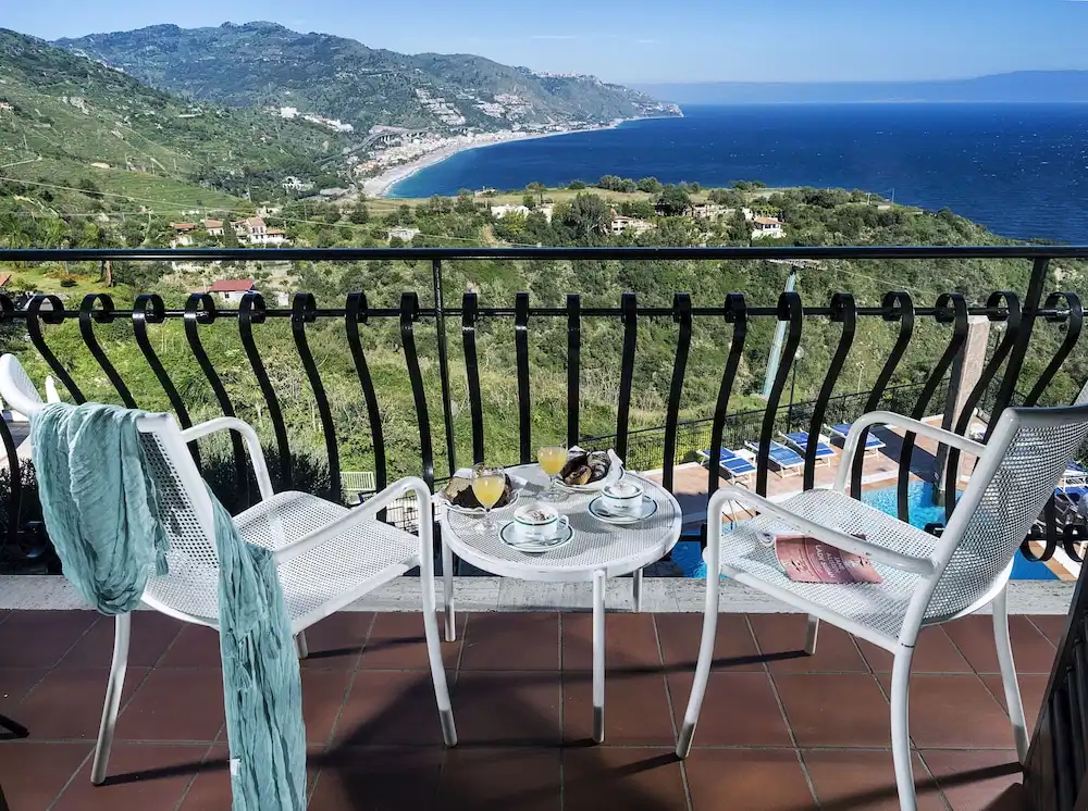 Hotel Sirius — Hotel rooms in Taormina, Sicily