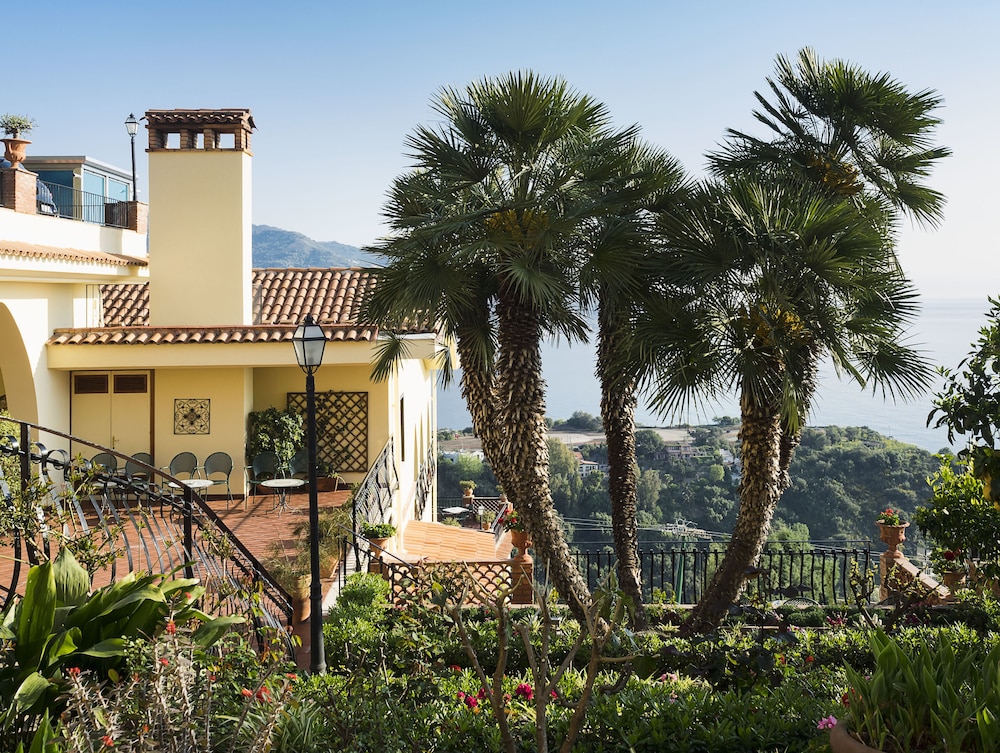 Hotel Sirius — Hotel building in Taormina, Sicily