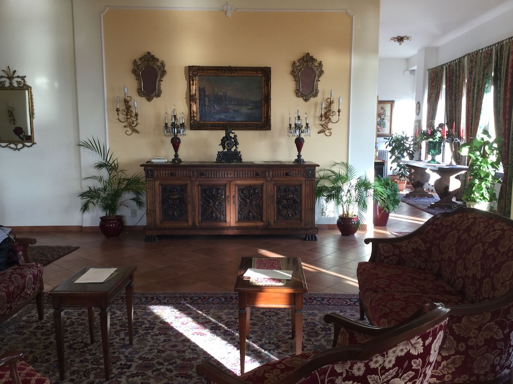 Hotel Sirius — Hotel building in Taormina, Sicily