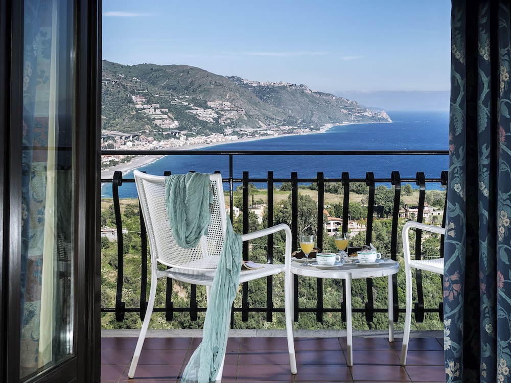 Hotel Sirius — Hotel rooms in Taormina, Sicily
