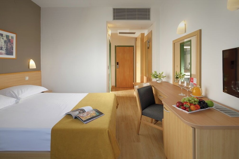 Hotel Aurora Plava Laguna — Rooms in Umag, Istria