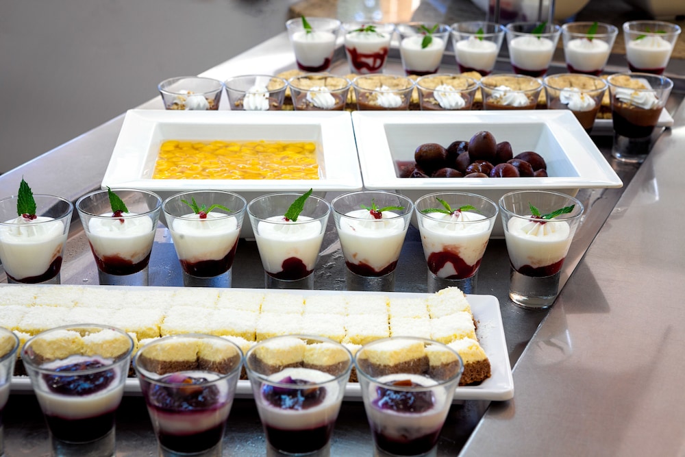 Hotel Aurora Plava Laguna — Restaurant in Umag, Istria