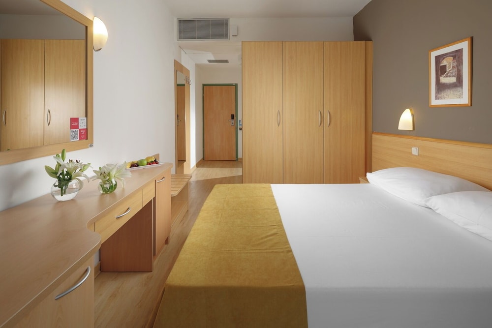Hotel Aurora Plava Laguna — Rooms in Umag, Istria