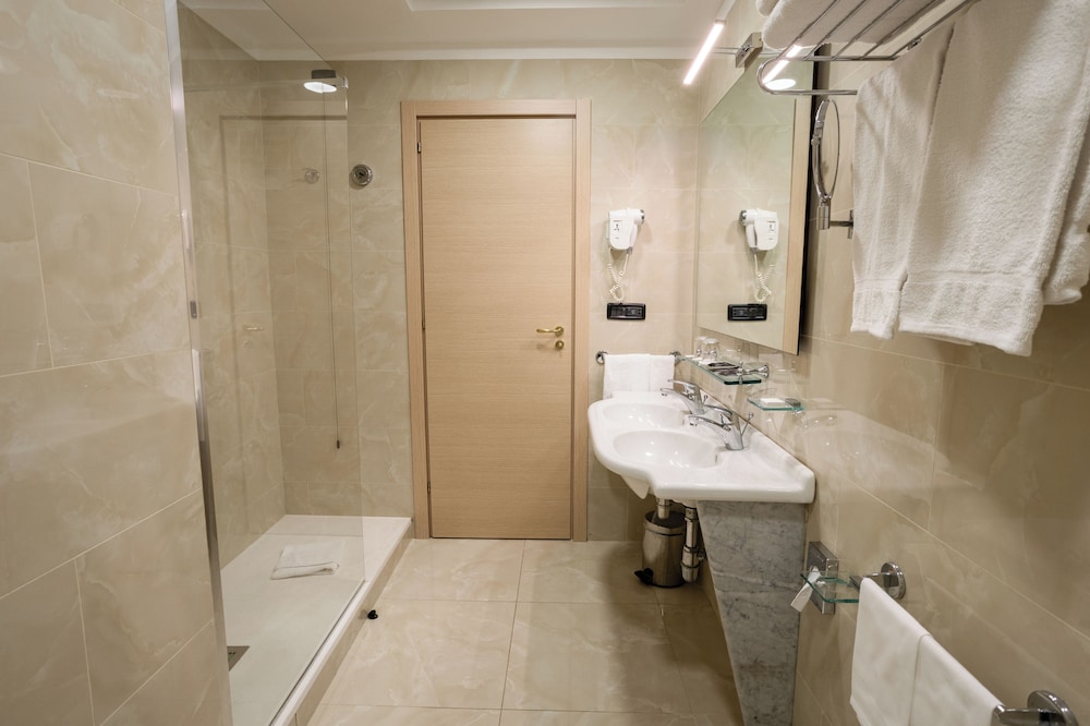 Grand Hotel Tiberio — Hotel rooms in Rome, Lazio
