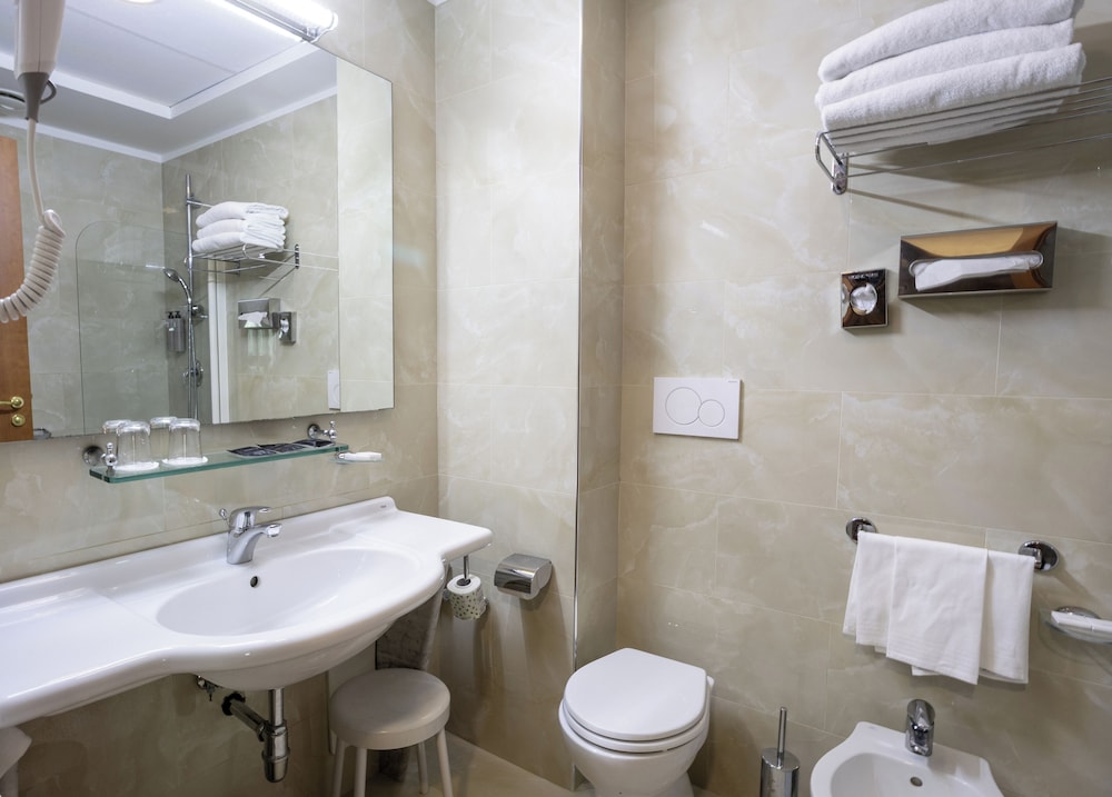 Grand Hotel Tiberio — Hotel rooms in Rome, Lazio
