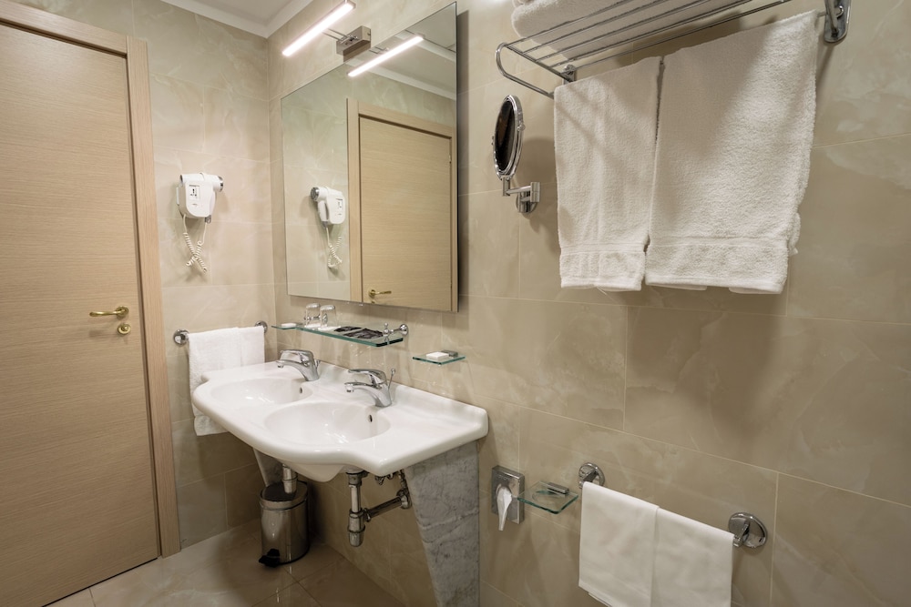 Grand Hotel Tiberio — Hotel rooms in Rome, Lazio