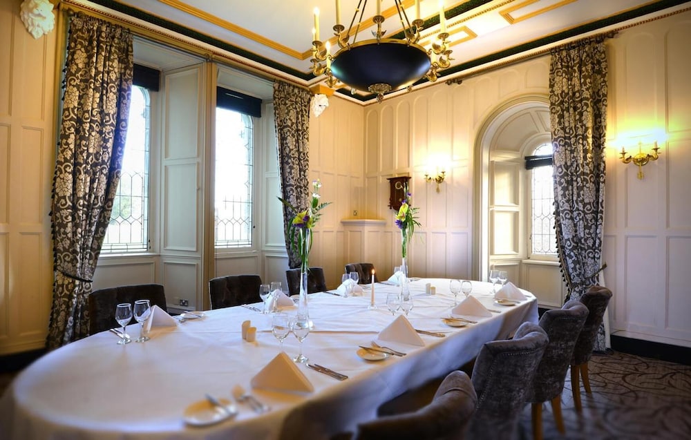 Clontarf Castle Hotel — Restaurant & bars in Dublin, Dublin City