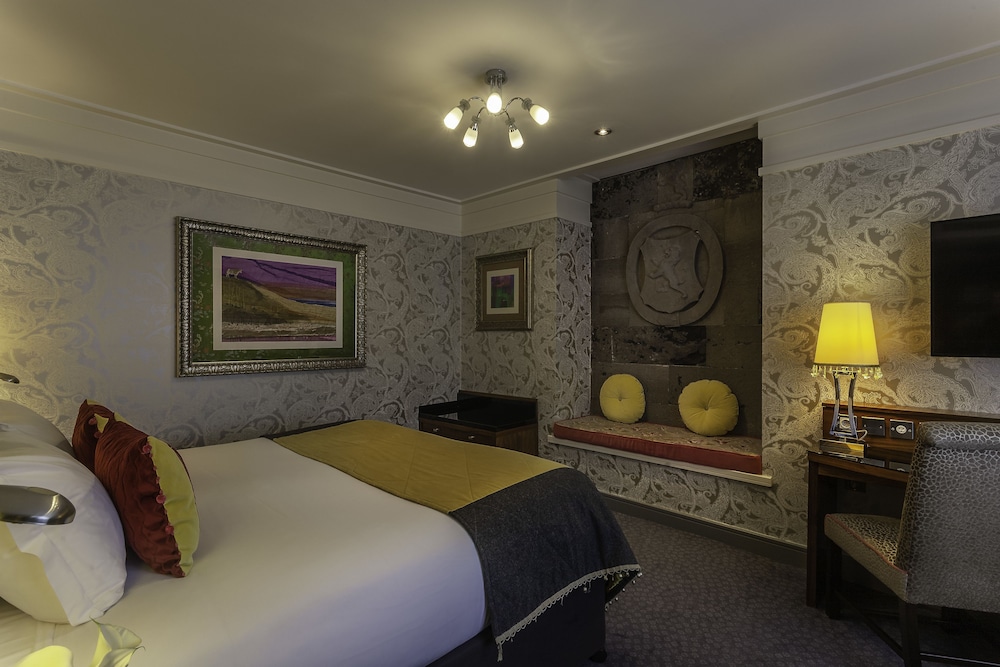 Clontarf Castle Hotel — Hotel rooms in Dublin, Dublin City