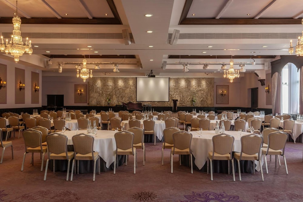 Clontarf Castle Hotel — Hotel building in Dublin, Dublin City