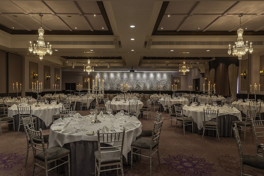 Clontarf Castle Hotel — Hotel building in Dublin, Dublin City